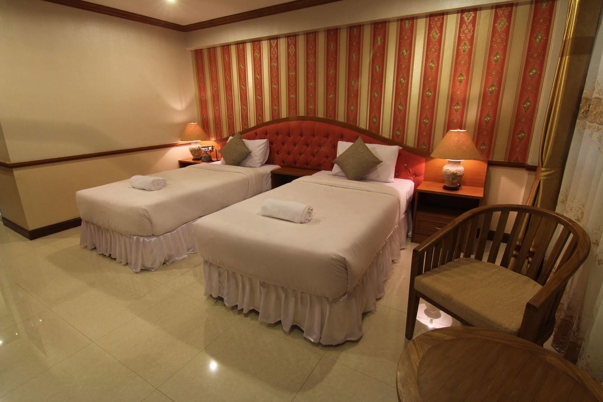 Phoothawee House Otel Chiang Mai Dış mekan fotoğraf
