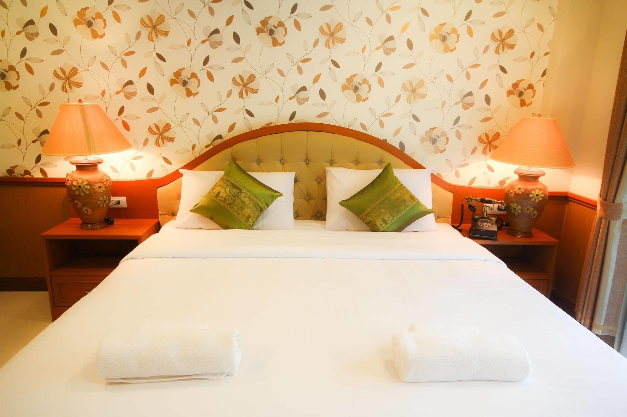 Phoothawee House Otel Chiang Mai Dış mekan fotoğraf